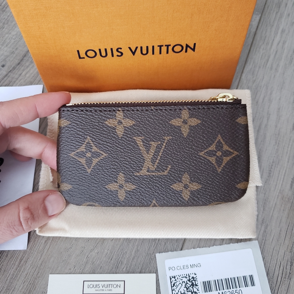 Louis Vuitton monogram key pouch - Picture 4 of 8